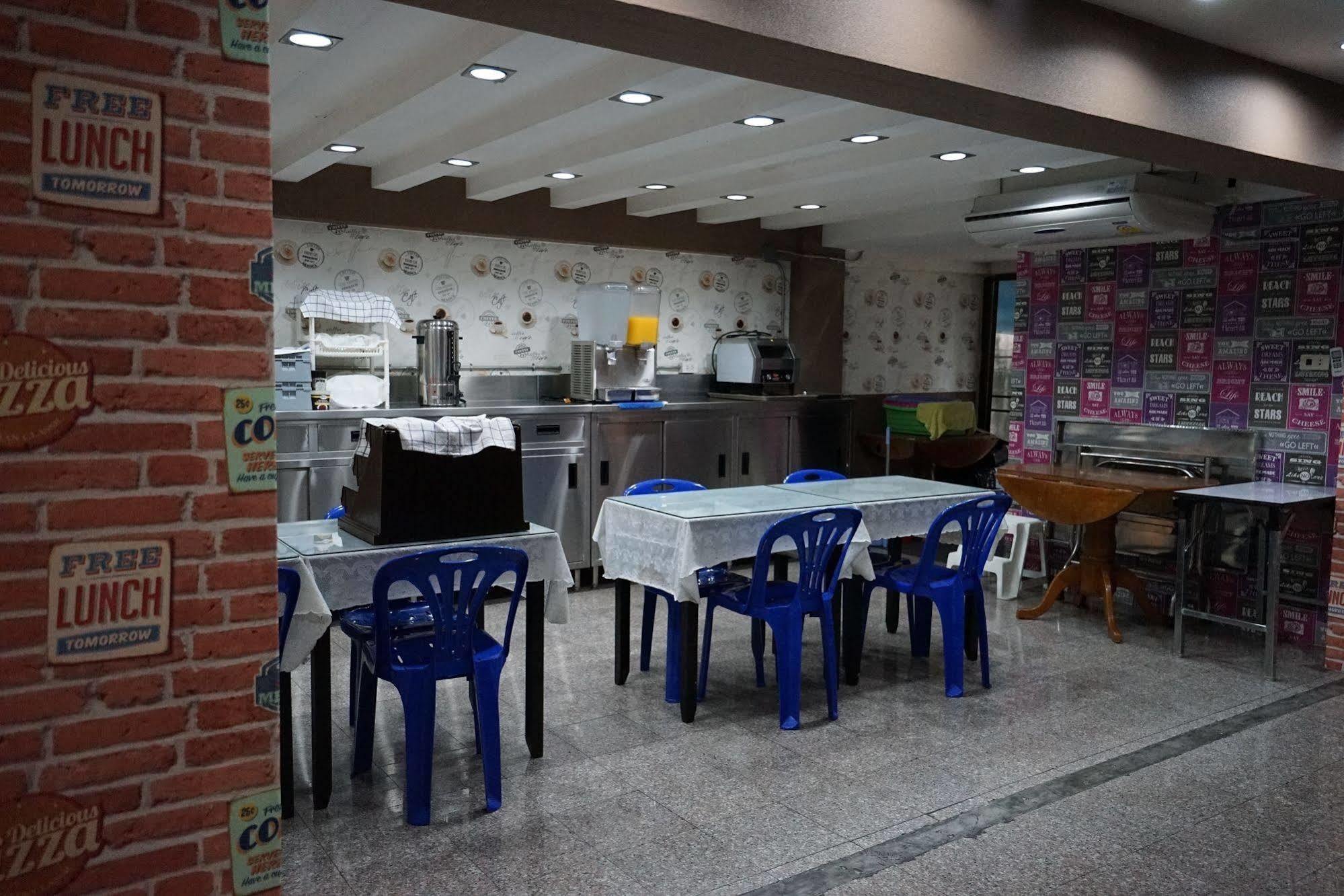 Banglumpoo Place Bangkok Exterior photo